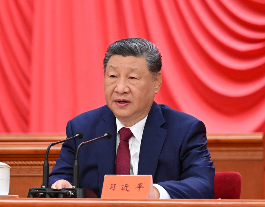 10月22日,纪念中国工农红军长征胜利90周年大会在北京人民大会堂隆重举行。中共中央总书记、国家主席、中央军委主席习近平发表重要讲话。